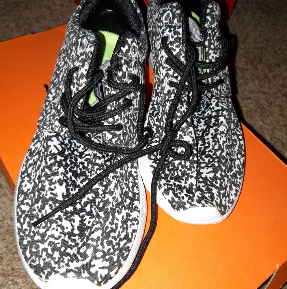 Girls shoes
